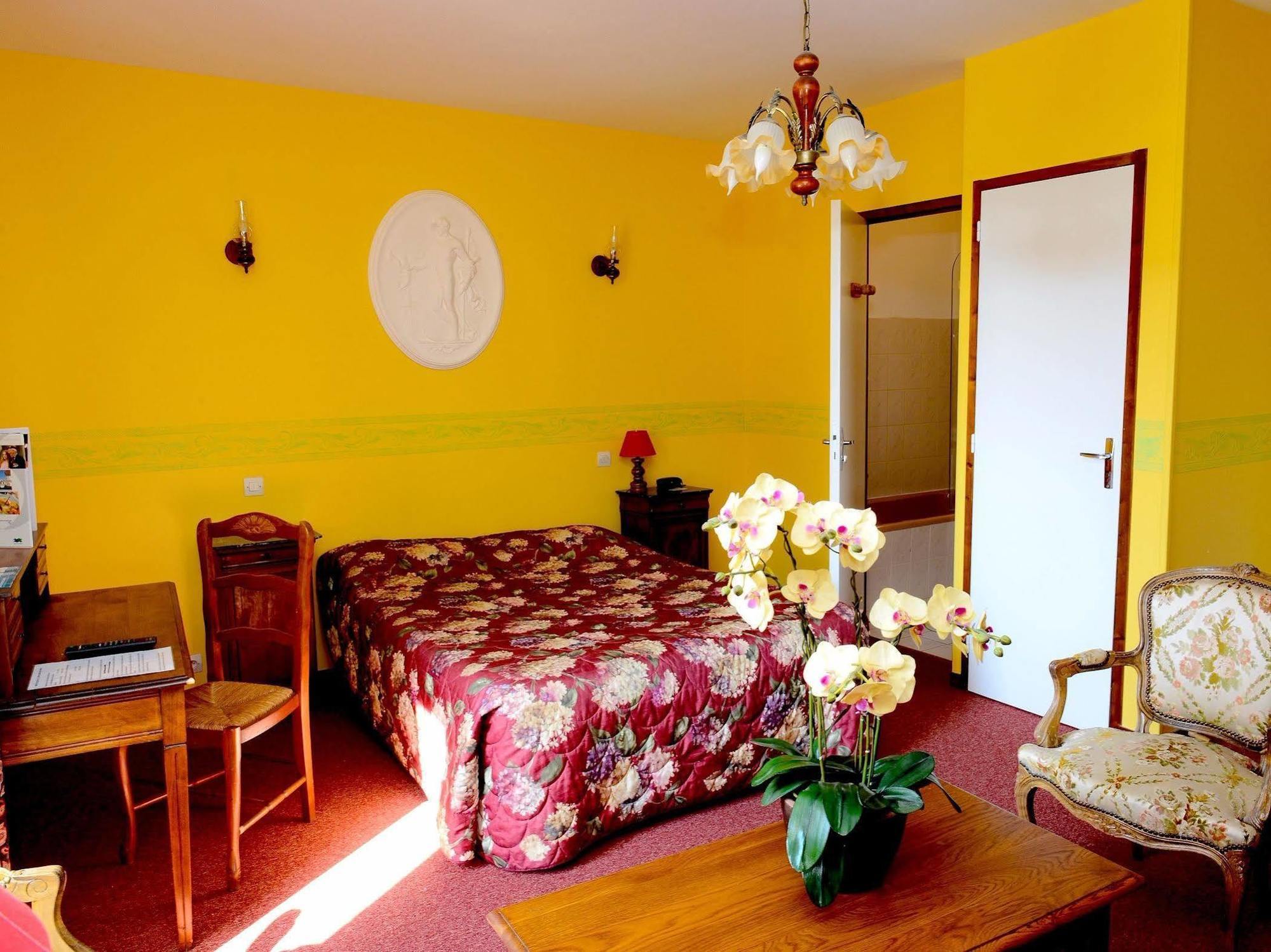 Hostellerie Saint Martin- Logis Hotel Et Restaurant Creully sur Seulles Eksteriør billede